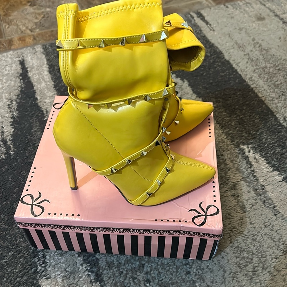 Pazzle Mark-22 in yellow